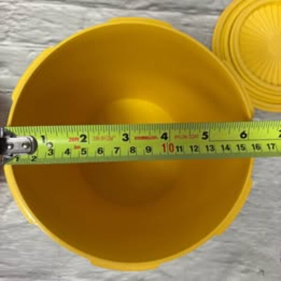 Lot Vintage Tupperware Canisters Servalier Nesting Yellow w/ Lids - Picture 9 of 13